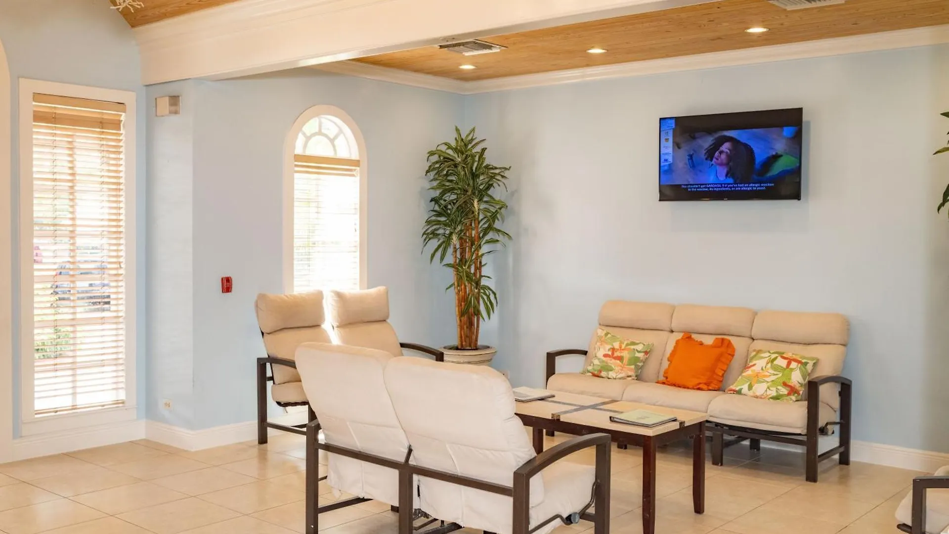 Perfect Island Retreat At Paradise Island Beach Club Villas